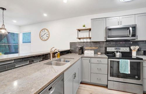 Treehouse Retreat 2Bed 2Bath Entire Townhome in The Woodlands - Foto 17