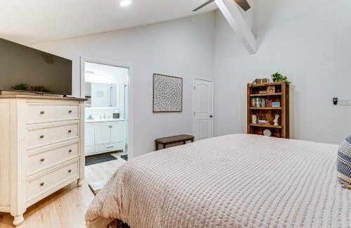 Steps to Lake Conroe! Condo with Balcony and Views - Foto 18