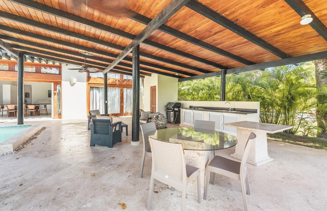 3BR Villa With Tropical Style BBQ Private Pool - Photo 18