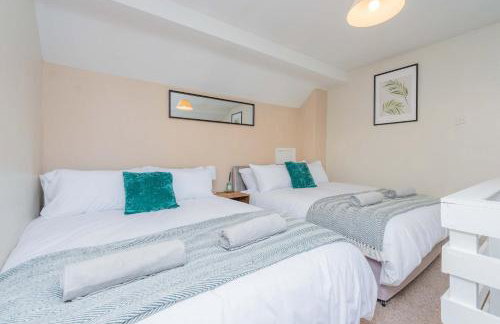 Central Townhouse Wolverhampton - Sleeps 8 - Ideal for Contractors & Families - Foto 17