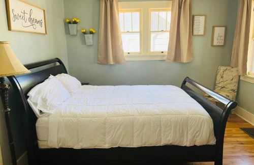 Walk to Dining Breweries and Shops Plus New Hot Tub - Foto 27