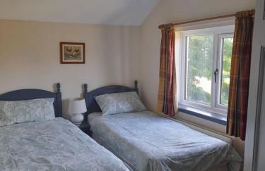 Hayloft Cottage Your Family-Friendly Countryside Retreat, Master En-suite, Sleeps 6, Indoor Pool, Tennis Court and Tarka Trial Access for cycling - Photo 4