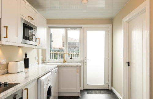 3 Bed House with Driveway- by Holiday Homes - Foto 21