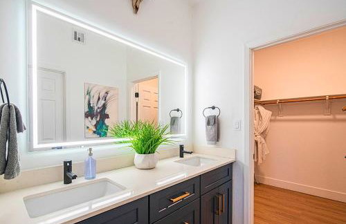 Family-Friendly Stay , Tennis & Basketball Courts, King Beds & Parking- H2167 - Foto 12