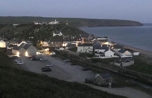 Spacious seaside family house in Aberdaron with large garden and stunning sea views - Photo 12