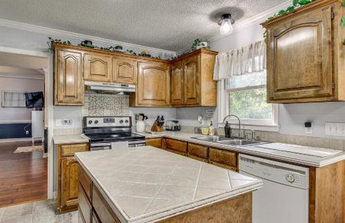 3 Mi to Marina: Quiet Getaway w/ Deck in Lexington - Foto 7