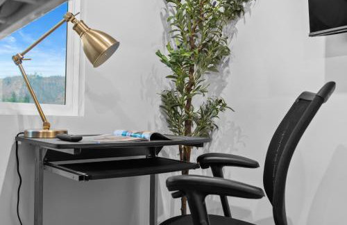 Entire Private Home with 3 Bedrooms 2 Bathrooms, with Garage, Gated Yard, King Bed House, Available Now - Foto 68