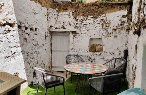 Villa privada y piscina salina y chimenea colgante - Foto 24