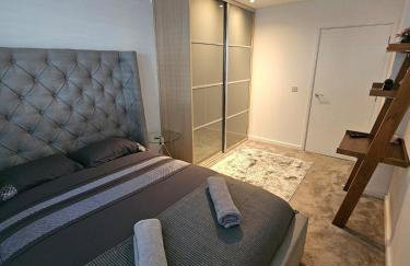 Executive E15 Apartment - Skyline Terrace & Free Private Parking - 5-min Walk to Abba Arena - Foto 5