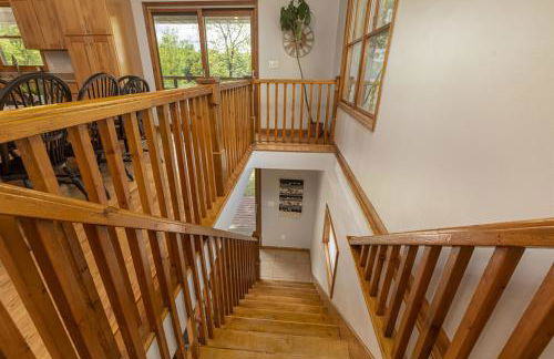 Upscale Lakefront Home w Dock & Kayaks - Photo 26