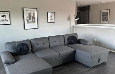 Relax with Spacious Modern Simplicity - Photo 18