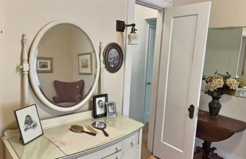 Historic McDowell House Antique Charm by Hospital - Foto 7