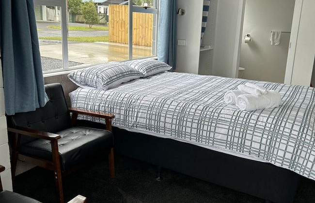 Avon Apartments - Photo 4