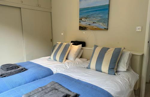 Seaview House, lovely ground floor flat with garden, minutes walk to beach - Photo 5