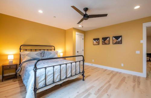 Mountain View Home w/Hot Tub - Close to Downtown! - Foto 8