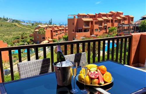 Sea View Penthouse Apartment with Hot Tub - Casa Bella Vista, Buenas Noches , Estepona - Photo 11