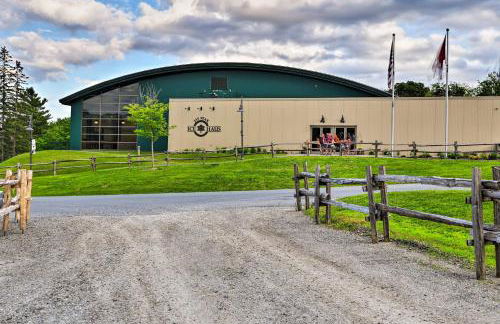 Ski-In Resort Family Condo with Deck at Jay Peak! - Foto 40