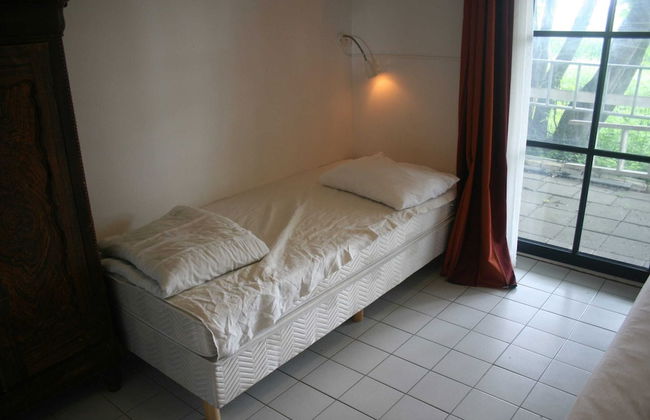 Authentic Farmhouse in Pingjum With Hot Tub - Photo 3