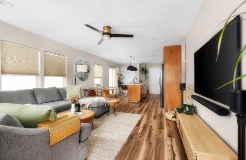 Sunflower House - Luxe Retreat with Sauna & Hot Tub - Foto 10