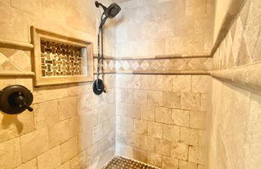 Blufftop Cabin Retreat Hot Tub and Fall Views! - Foto 18