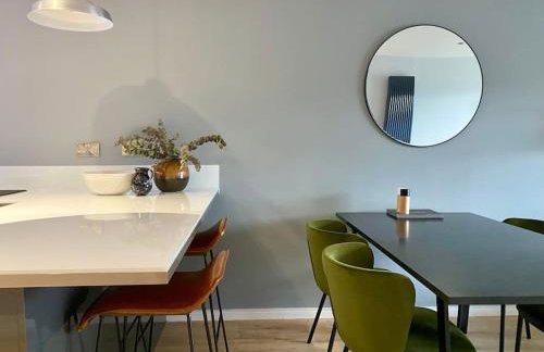 Luxury apartment close to Theatre, Barbican & Hoe 2 kings or 4 single beds secure covered parking - Foto 6