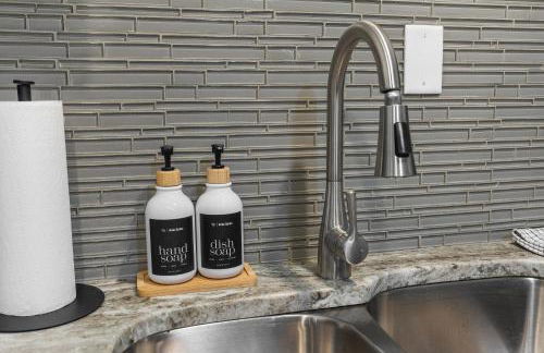 On Famous Music Row - Pool, Parking, Walk to Bars - Foto 30