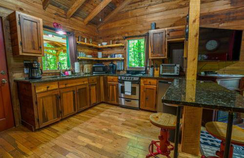 The Big Little Cabin - Hot Tub & Playground - Foto 12