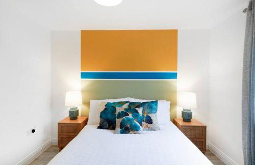 5-BR Home 7-Beds Wi-Fi Parking, Great for Contractors Peterborough, Wi-Fi - Foto 17