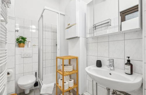 FABYLOUS Homes City Apartment I Gruppen I Waschtrockner I Balkon I belebte Lage - Foto 3