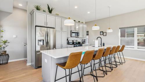 Family Fun Near Cedar Point - Rooftop Lake Views - Photo 4