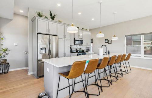 Family Fun Near Cedar Point - Rooftop Lake Views - Photo 4