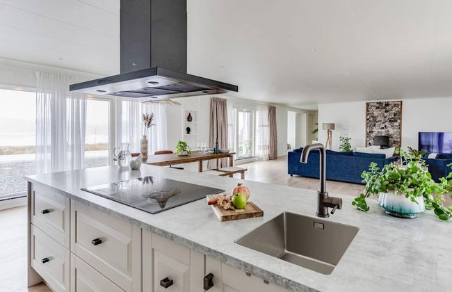 Captivating 3-bed Villa in Halanda With Lake View - Foto 6