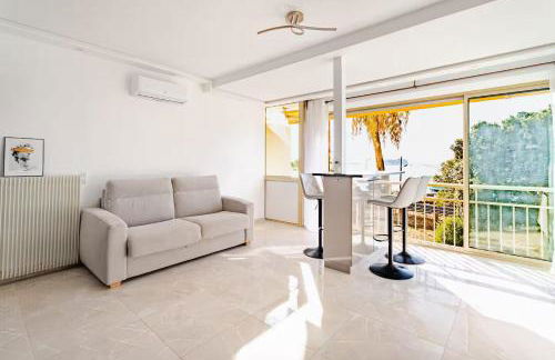 Luxury Apartment with Sea View and Private Beach Access - Photo 3