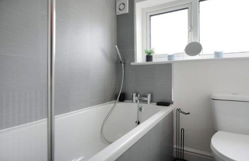 Chic Retreat Coastal Town Sleeps 4 - Foto 13