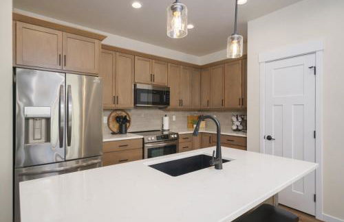 Golf Getaway, Hot Tub, EV Charger, New 2025 Build - Photo 20