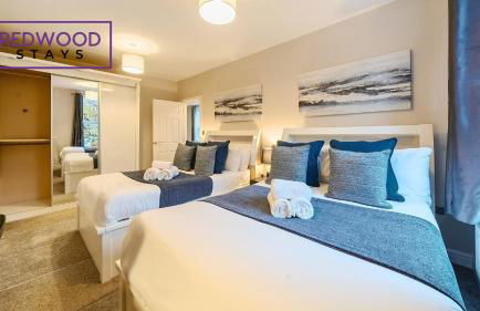 Newly Refurbished Spacious Serviced Apartment for Contractors and Families, Free WiFi & Netflix By Redwood Stays - Foto 10