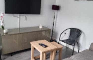 Newly Refurbished 2- Bed Stylish Home - Foto 23