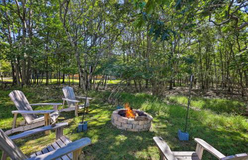 Hot Tub, Fire Pit and Lake Access Poconos Escape! - Foto 3