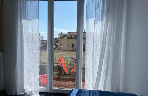 French Riviera centre ville plage port balcon panoramique et Clim - Foto 12