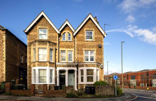 Guildford Station with Parking - Photo 22