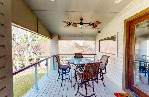 Lakefront home with hot tub, dock, kayaks, central AC, & great lake views - Foto 36