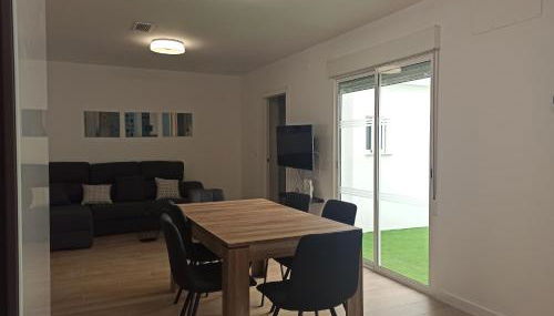 Casa cerca de la playa con patio y garaje privado - Foto 2