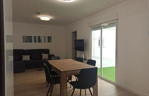 Casa cerca de la playa con patio y garaje privado - Foto 2