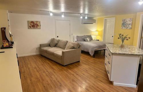 Medford Home And 2 Condos With Pool - Photo 61