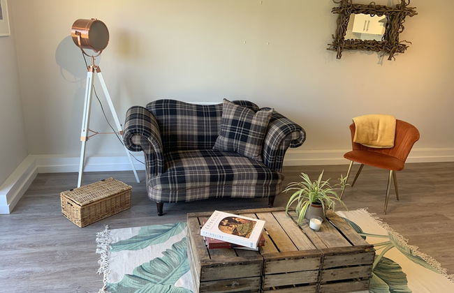 1-bed - Sleeps 2 - Pet Friendly w Parking - Foto 6