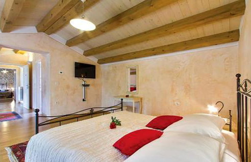 Awesome Home In Labin With Sauna - Photo 39
