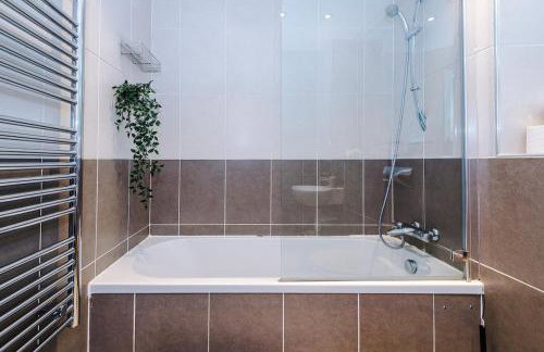 2 bed, 2 bath apartment in Roundhay - Foto 9