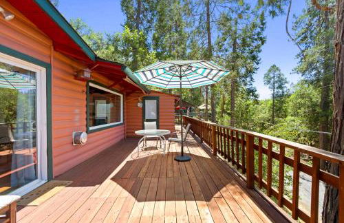 Red Cabin in Twain Harte - King bed - Photo 17