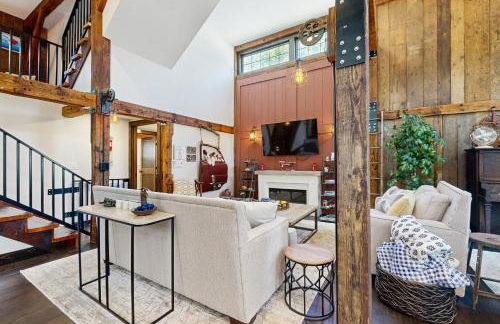 Red Barn & Blueberries - Photo 6