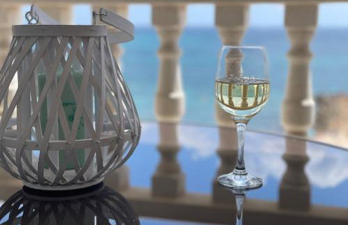 Beachfront apartment, sea view, pool, close to bars and restaurants - Photo 7